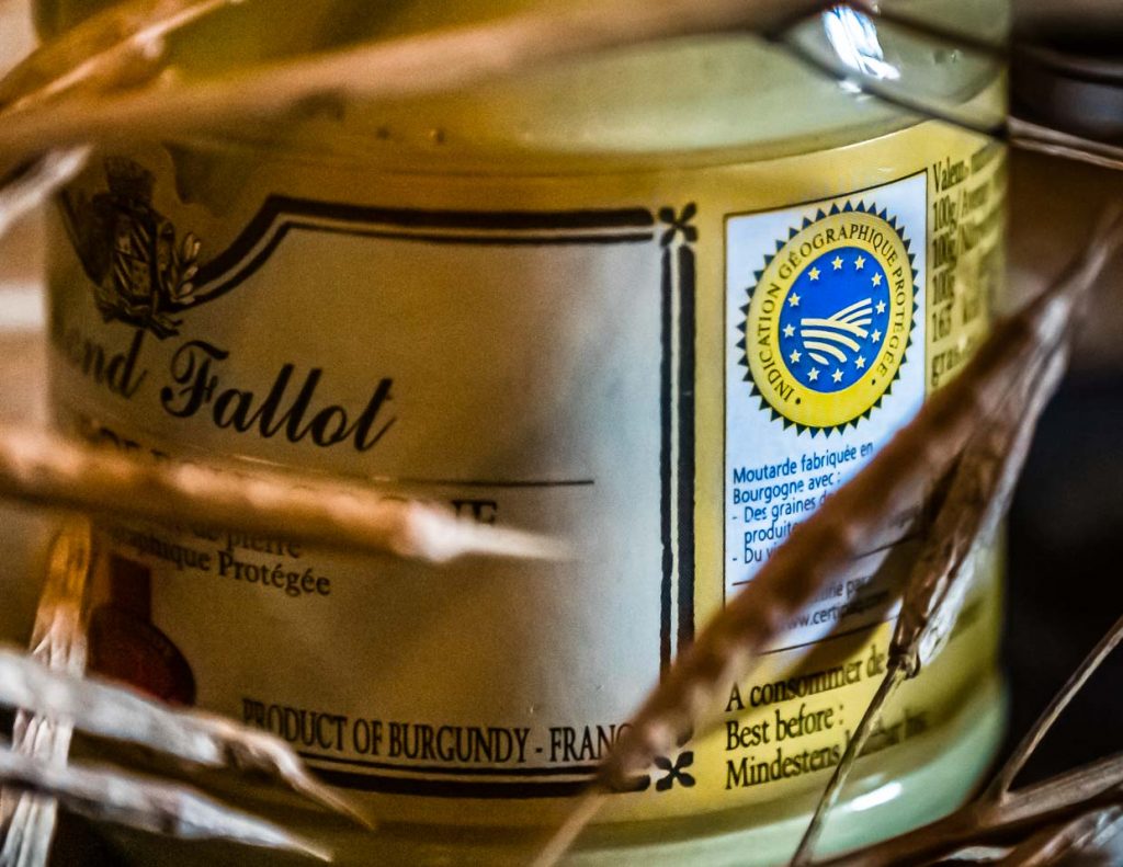 Neuer Anlauf für eine geschützte Herkunftsbezeichnung. Der Senf aus Burgund wird mit Aligoté, einem Weisswein aus dem Burgund, statt mit Essig produziert. Das macht ihn cremiger und feiner im Geschmack, aber auch weniger lange haltbar / © Foto: Georg Berg