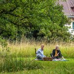 Katja Baumhoff, stellv. Leiterin der Sammlung Oskar Reinhart, erklärt, wie die Idee zu den Picknick-Körben entstanden ist / © Foto: Georg Berg