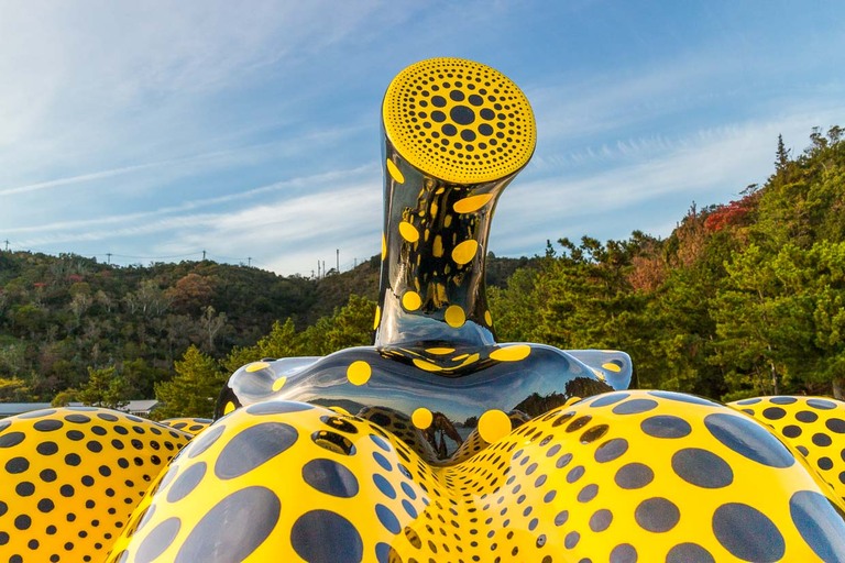 Detail des Yellow Pumpkin von Yayoi Kusama auf Naoshima / © Foto: Georg Berg