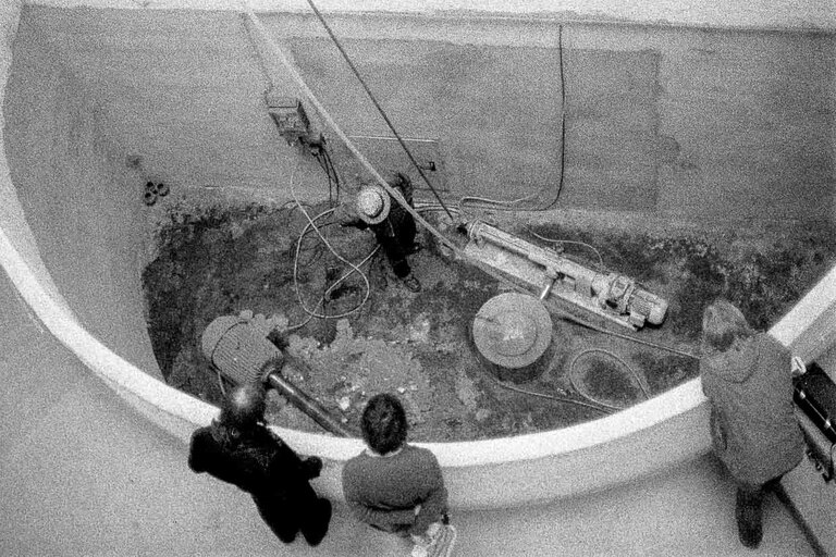 Bomba de miel de Joseph Beuys, documenta 6 de Kassel 1977 / © Foto: Georg Berg