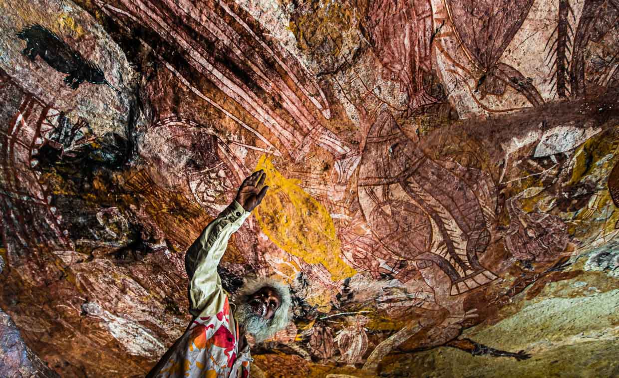 Long Tom Dreaming - El guía Thommo (nombre cambiado) explica el arte aborigen de 20.000 años de antigüedad de sus antepasados / © Foto: Georg Berg