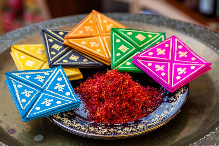 Georg trajo el monedero de vuelta de su viaje a Oriente. Como la especia más preciada del mundo, el azafrán / © Foto: Georg Berg