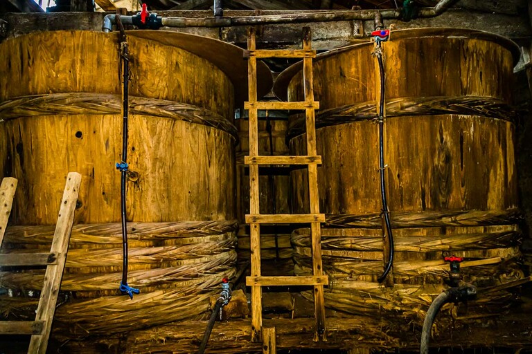 Producción de salsa de soja japonesa en la fábrica Mejiiya Shoyu a partir de 1872 / © Foto: Georg Berg