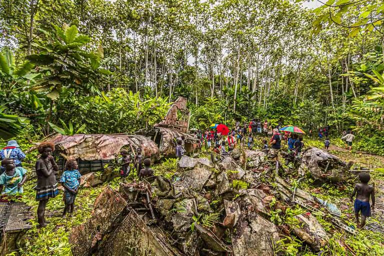 Los restos del avión Mitsubishi G4M en el que fue derribado el general Yamamoto Isoroto el 18 de abril de 1942 aún yacen en la jungla de Bougainville / © Foto: Georg Berg