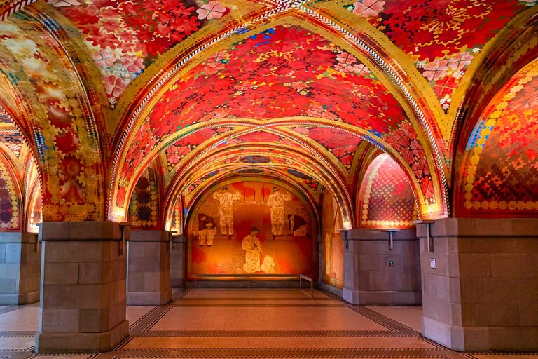 Sala Giacometti en el edificio del Orfanato de Zúrich, que alberga la comisaría municipal / © Fotografía: Georg Berg