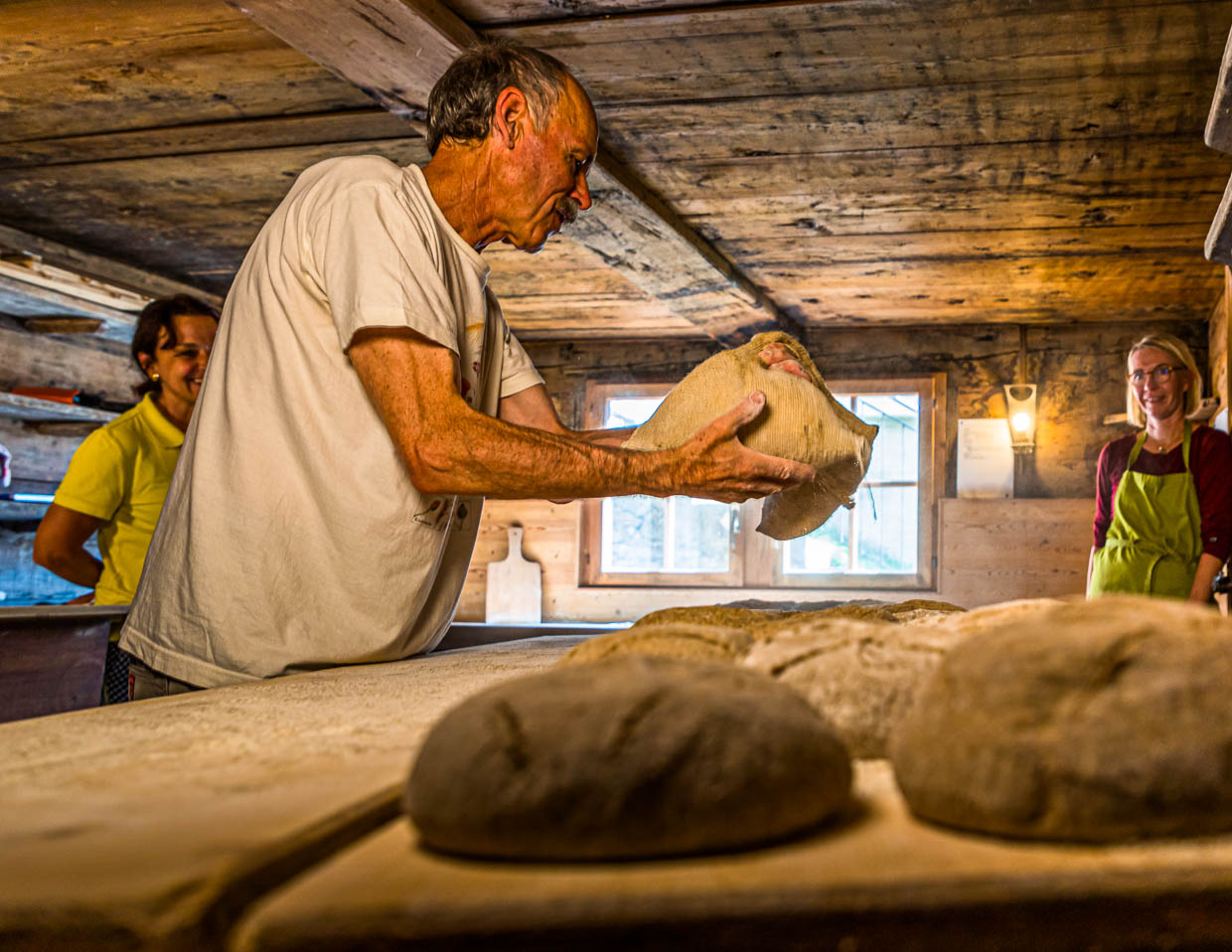 En Erschmatt se hornean los panes de centeno típicos del cantón suizo de Valais / © Foto: Georg Berg