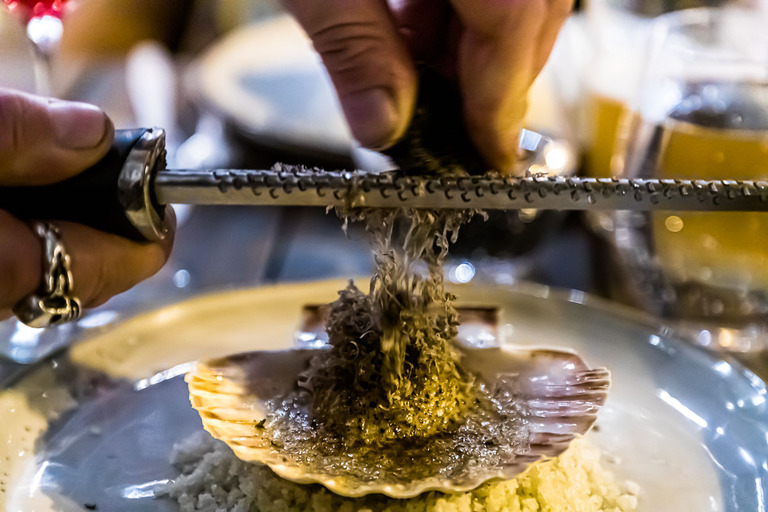 Trufa negra con vieira. Un clásico de la cocina francesa / © Foto: Georg Berg