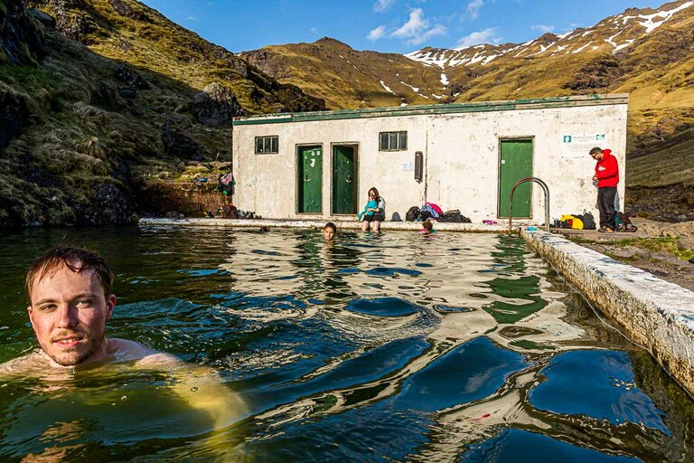 Piscina geotérmica de Seljavellir / © Fotografía: Georg Berg