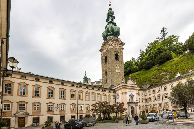 Stift Sankt Peter, también Archiabadía de San Pedro (en latín Archiabbatia sancti Petri Salisburgensis) de Salzburgo, es el monasterio más antiguo que existe de la Congregación Benedictina austriaca y del mundo de habla alemana en general. Los monjes viven según la Regla benedictina. Toda la zona está catalogada como monumento nacional / © Foto: Georg Berg